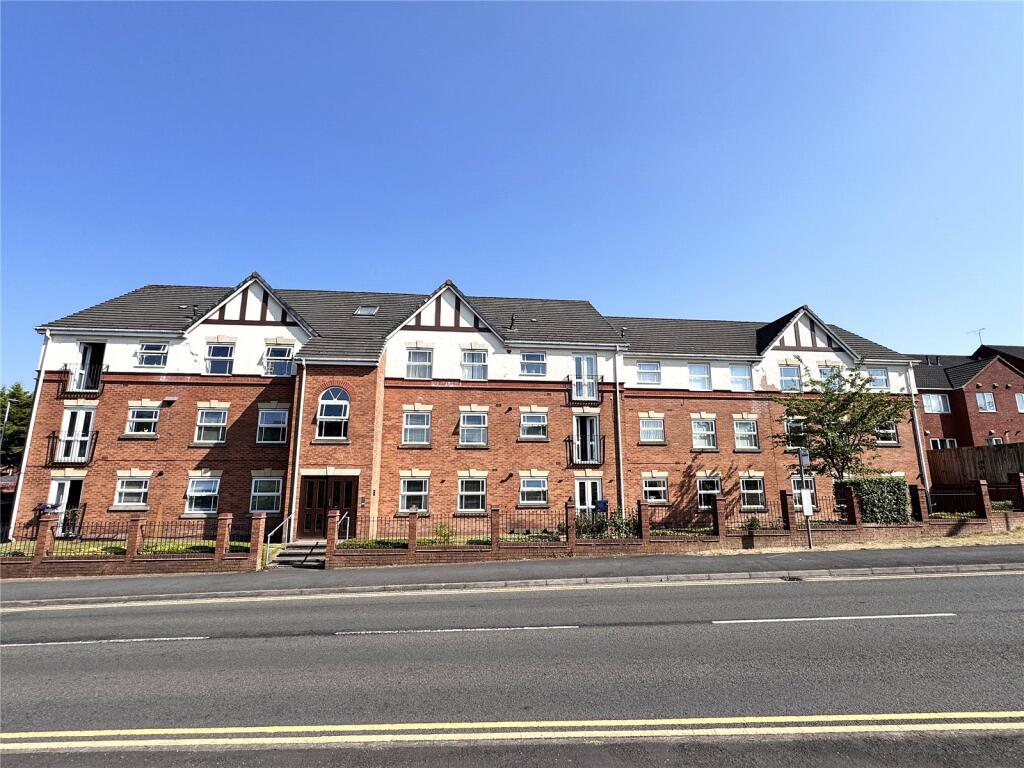 2-bed flat on Stephenson Way, Hednesford, Cannock, WS12, £130,000
