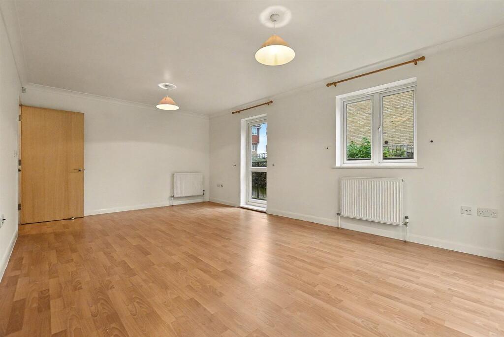 Apartment in Tonbridge and Malling, Aylesford - View 2