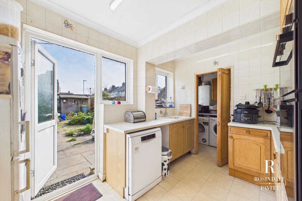 Godalming Avenue, Wallington, SM6 - View 4