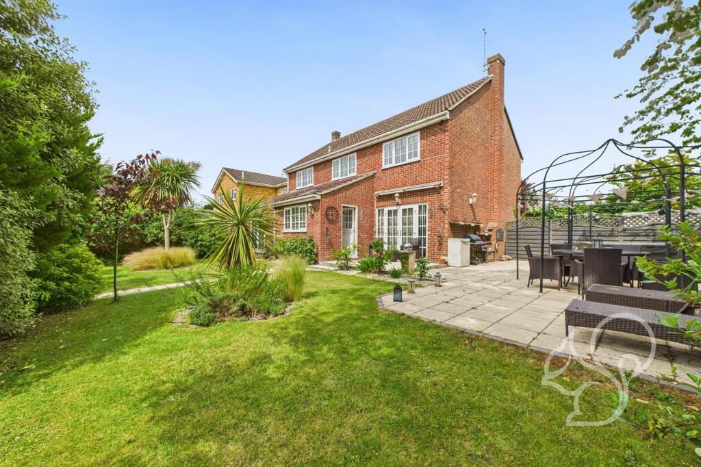 Empress Avenue, West Mersea, CO5 photo 3