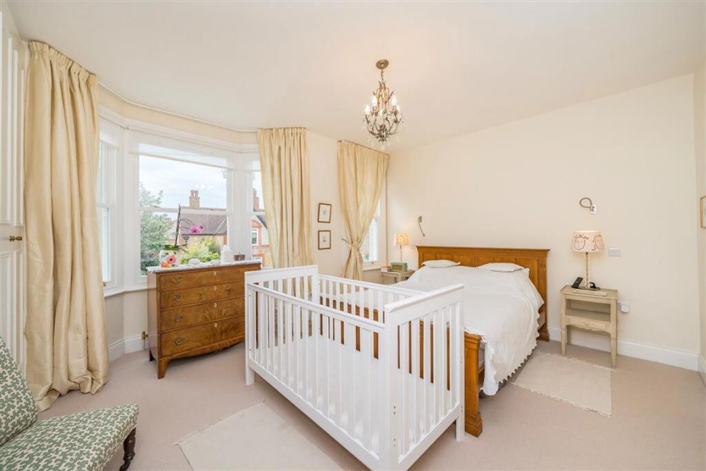 House in London - View 5
