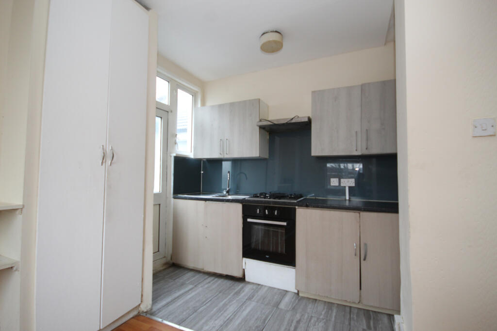 Crouch Road, Neasden, London NW10 photo 3