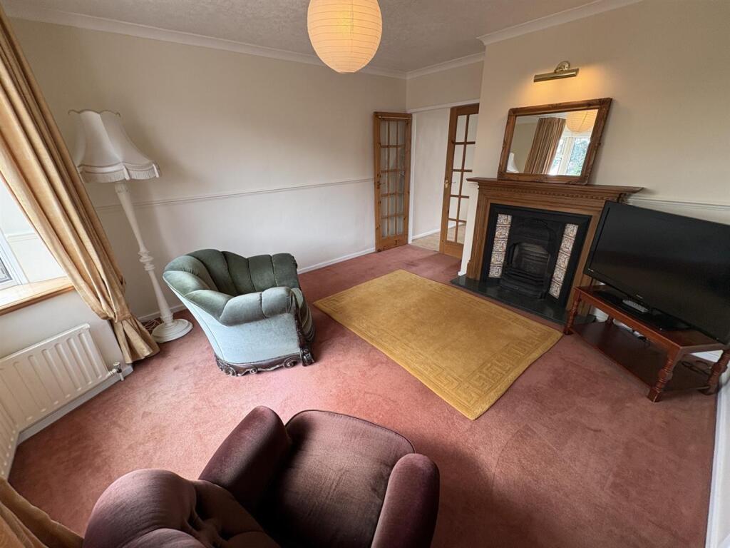 Beverley Drive, Wyke, Bradford photo 4