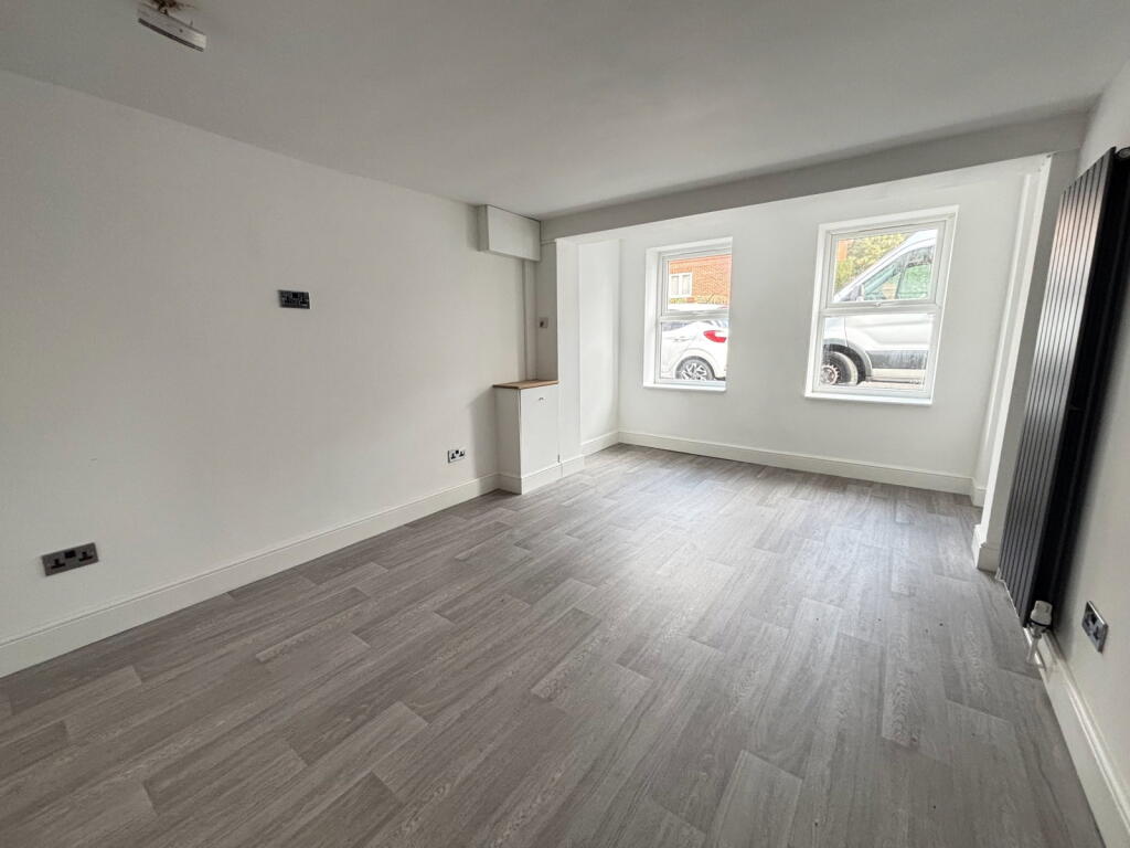 Apartment in Hemel Hempstead - View 2