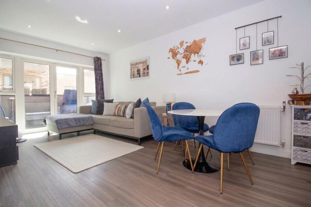 Apartment in Watford - View 5