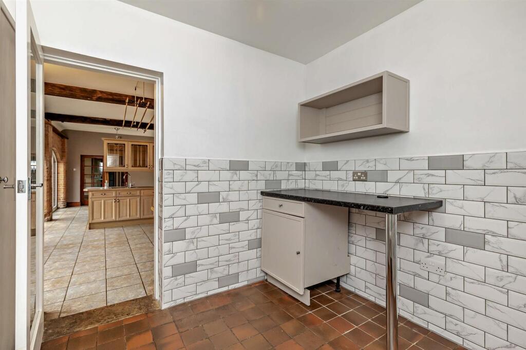 House in Newark and Sherwood, Bilsthorpe - More