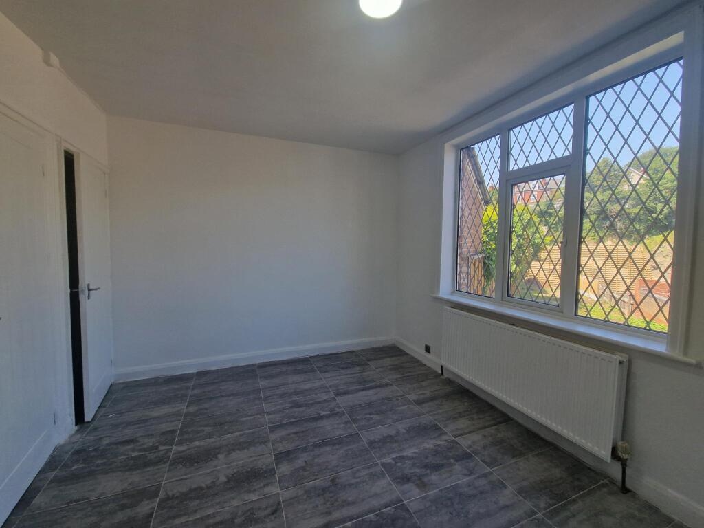 House in Wakefield, West Yorkshire - View 3