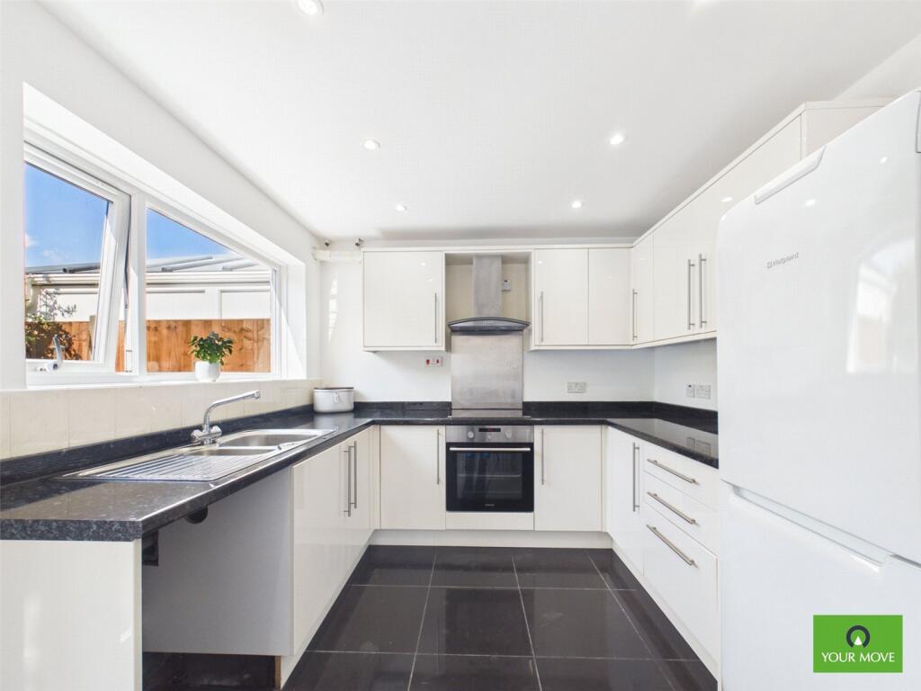 House in Romford - More