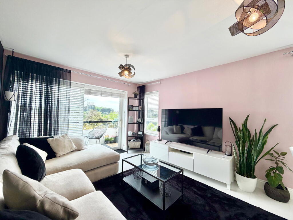 Apartment in Torquay, Torbay - View 4