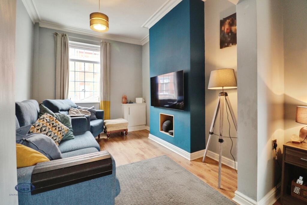 House in Stoke on Trent, Penkhull - More