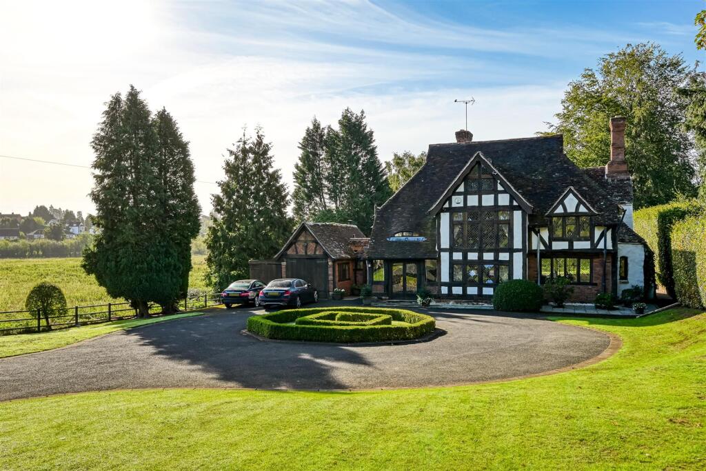 Main image of property: Long Knowle, Bridgnorth Road, Wightwick, WV6 8BW