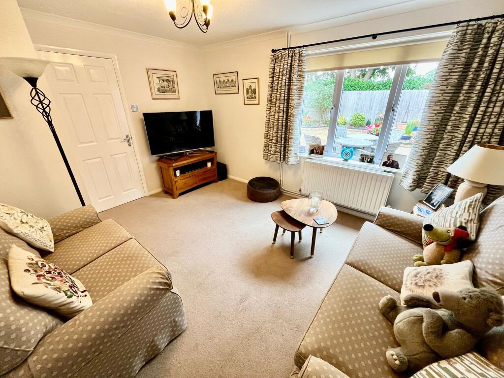Sunridge Close, Newport Pagnell photo 3