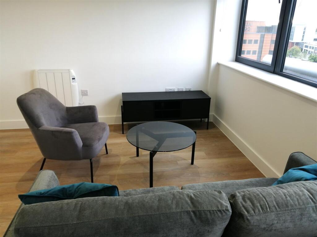 Apartment in Trafford, Gorse Hill - More