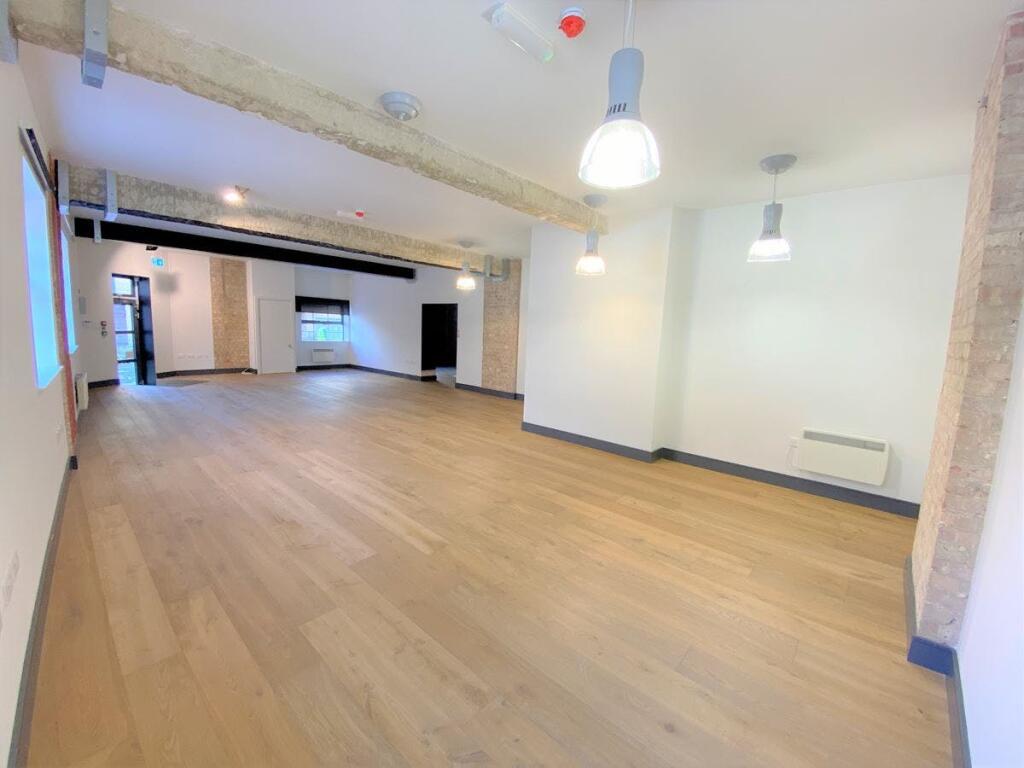 10 Market Place Brentford 5.JPG