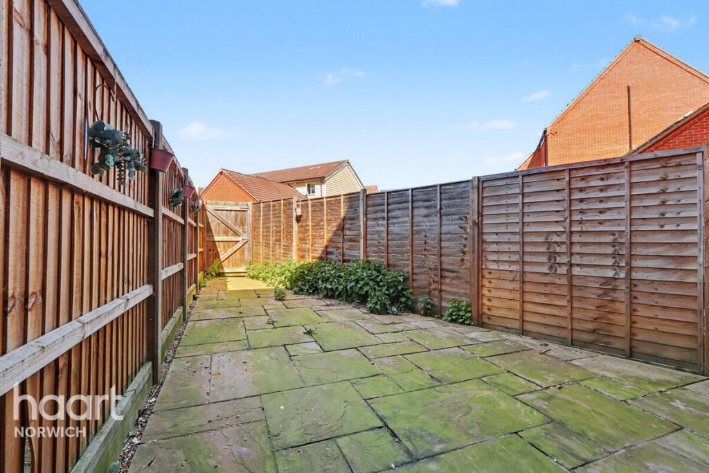 House in South Norfolk, Queen's Hills, Costessey - View 2
