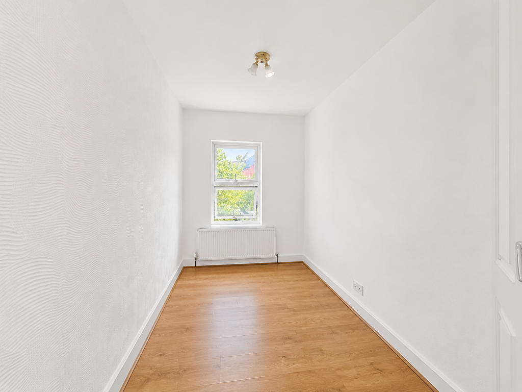 House in Luton - View 5