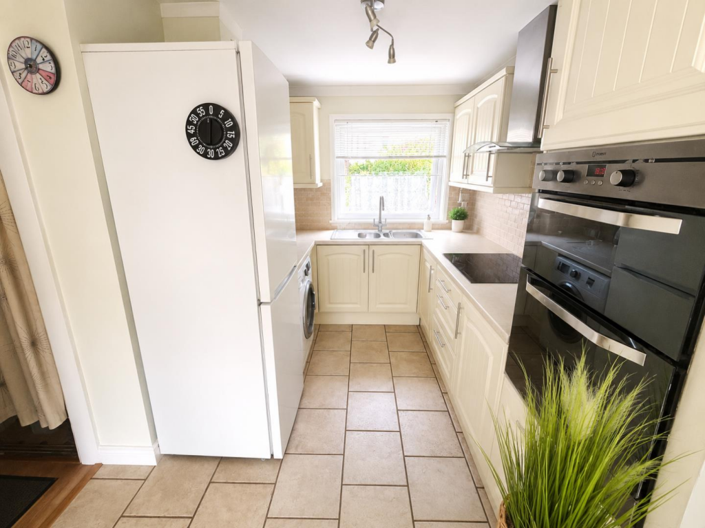 Sidebrook Court, Thorplands, Northampton NN3 - View 5