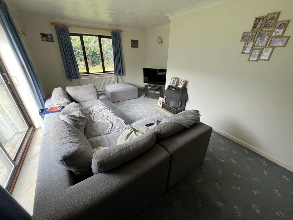 3 Bedroom Bungalow For Sale – Hannah Croft Cottage, Royds Hall Lane, Bradford, BD12 0EJ photo 2