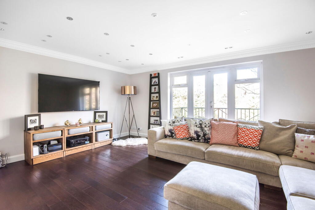 25 Eastbury Avenue, Northwood photo 2
