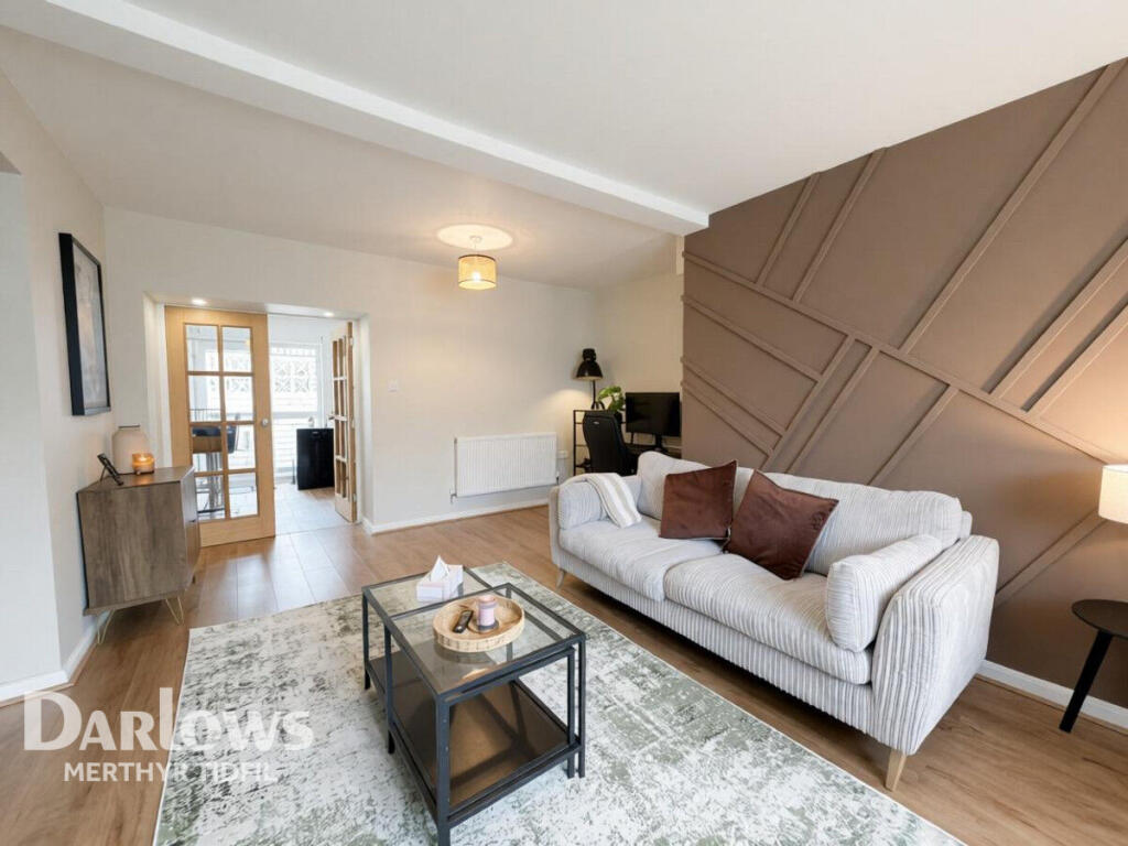 House in Pant - More