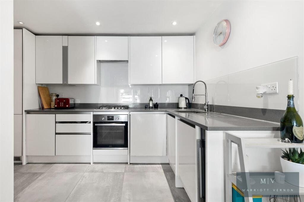 Apartment in Croydon - View 4