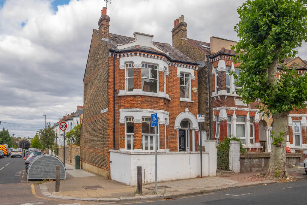 House in London - View 2