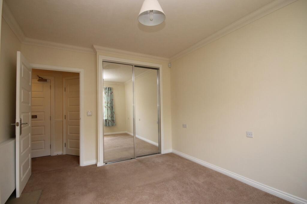 Kingston Avenue, Leatherhead, KT22 photo 4