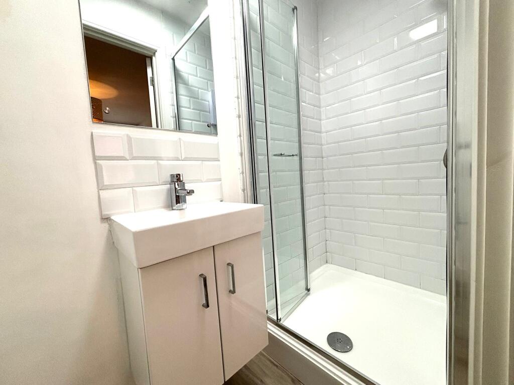 Apartment in Southampton - View 5