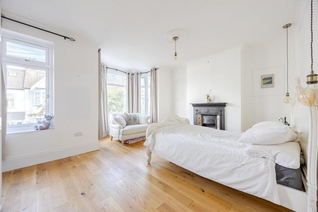 House in Southend-on-Sea - View 4