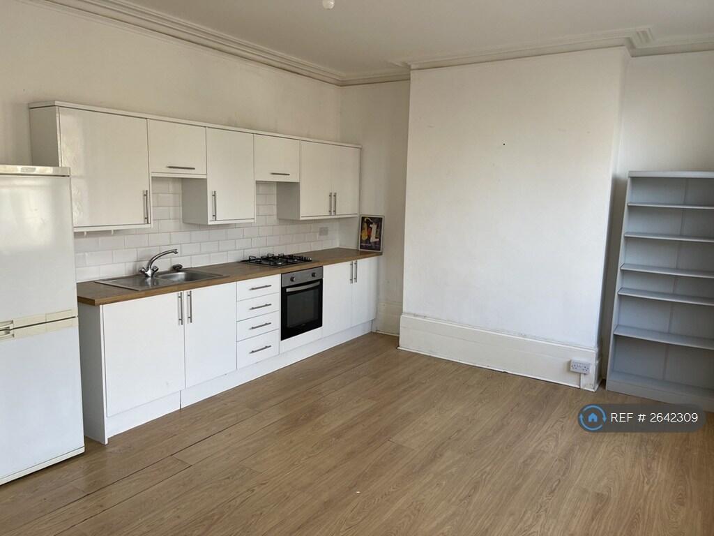 Apartment in Brighton - View 4