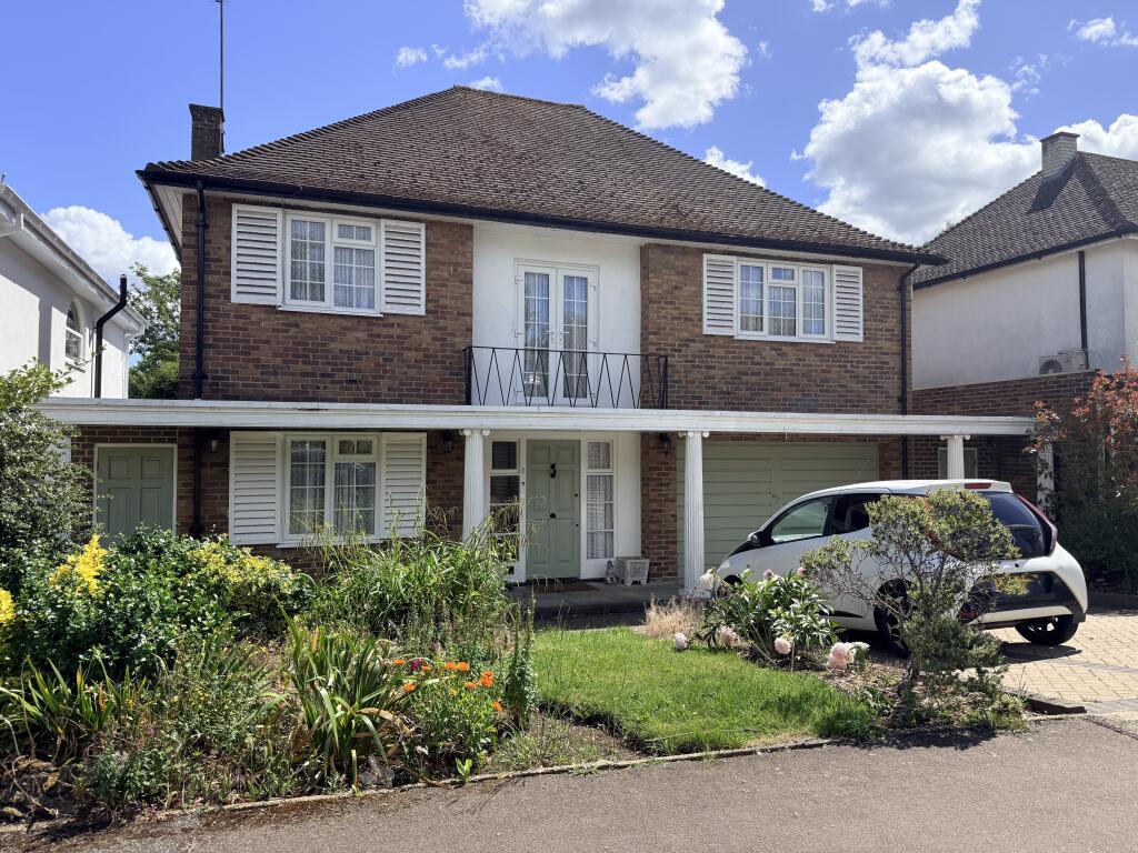 4-bed detached on Courtleigh Avenue, Hadley Wood, Barnet, EN4, £1,150,000