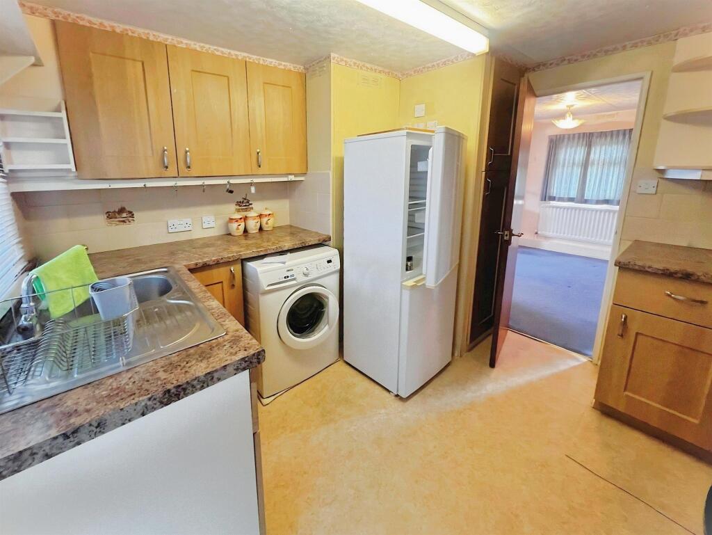 Oaklands Park, Crossways, Dorchester photo 3