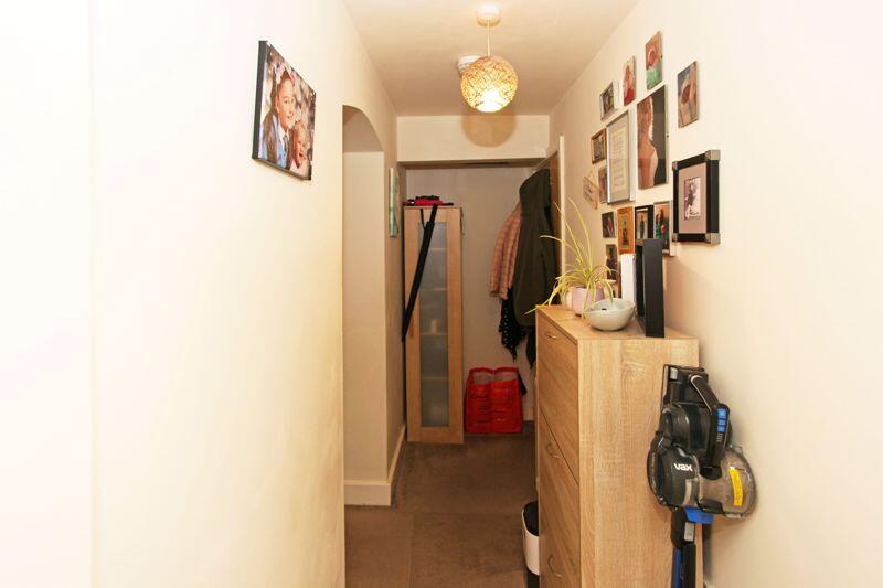 19 Cornmill Gardens, Shifnal. TF11 8BG photo 4
