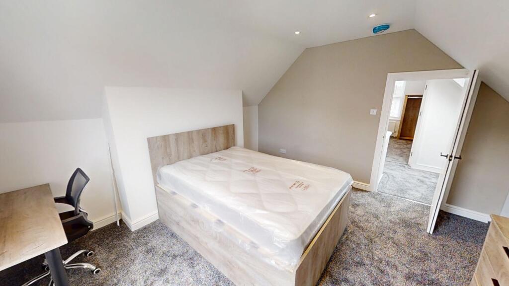 5 bedroom terraced house for rent