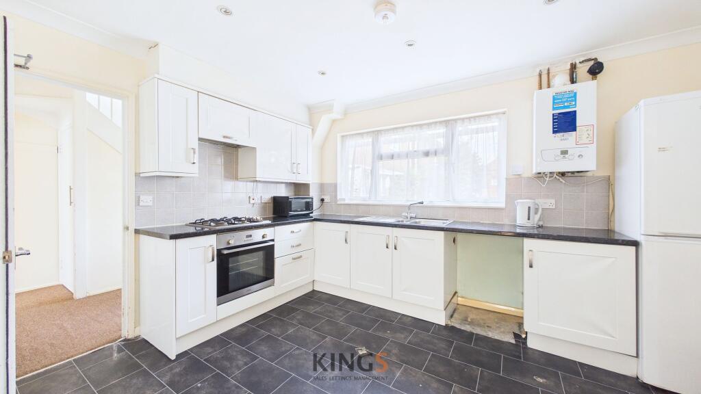 House in Hatfield, Roe Green - View 2