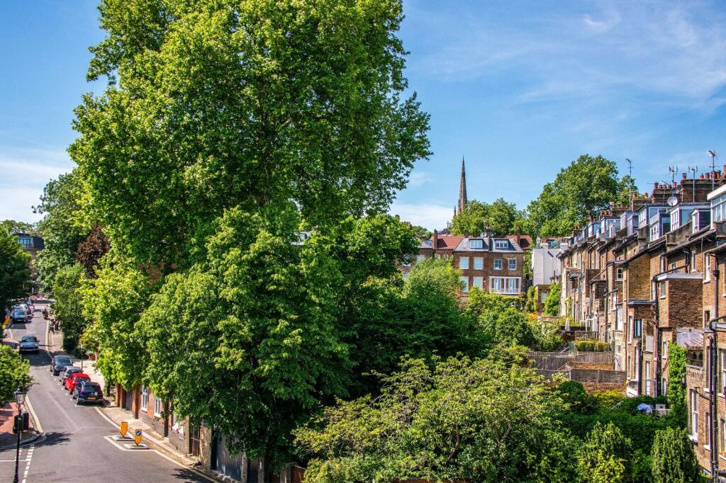 House in London - View 2