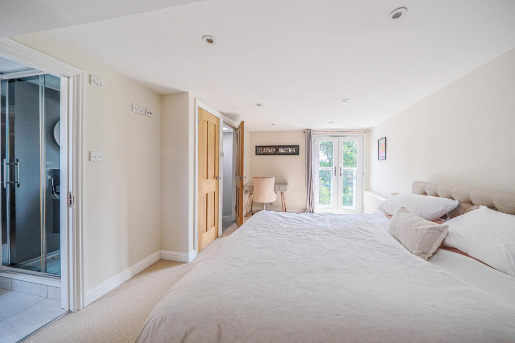 House in Slough, Windsor and Maidenhead - More