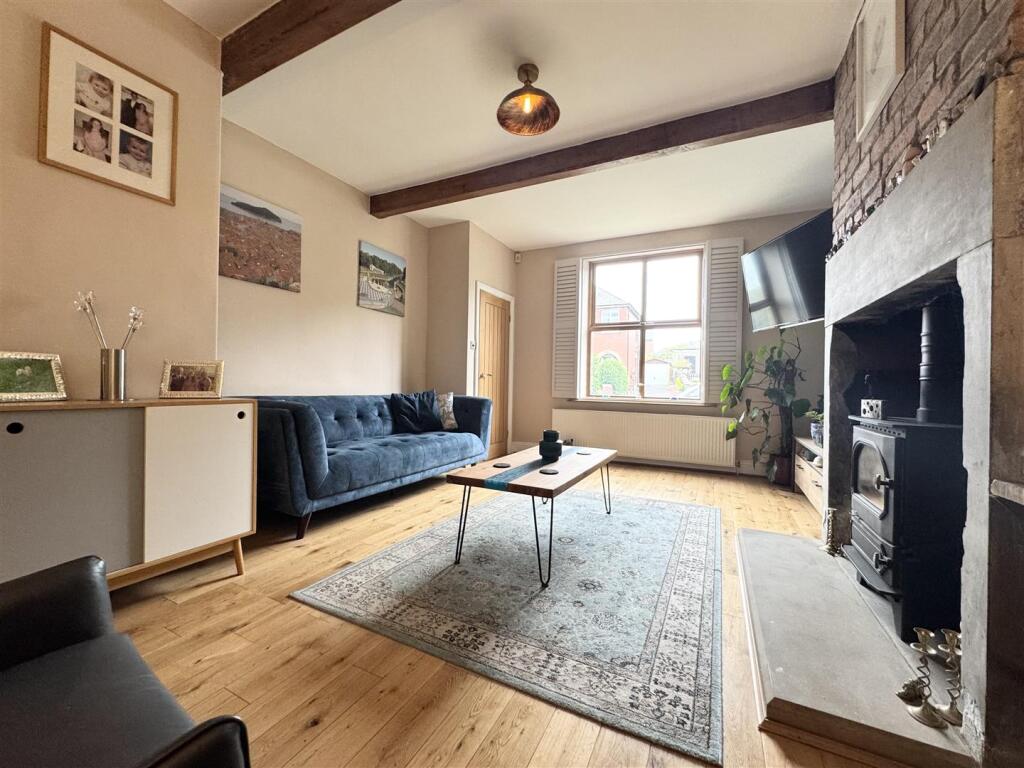 House in Huddersfield, Skelmanthorpe - More