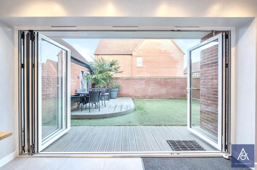 House in Brackley, Foxhills, Radstone Fields - View 5