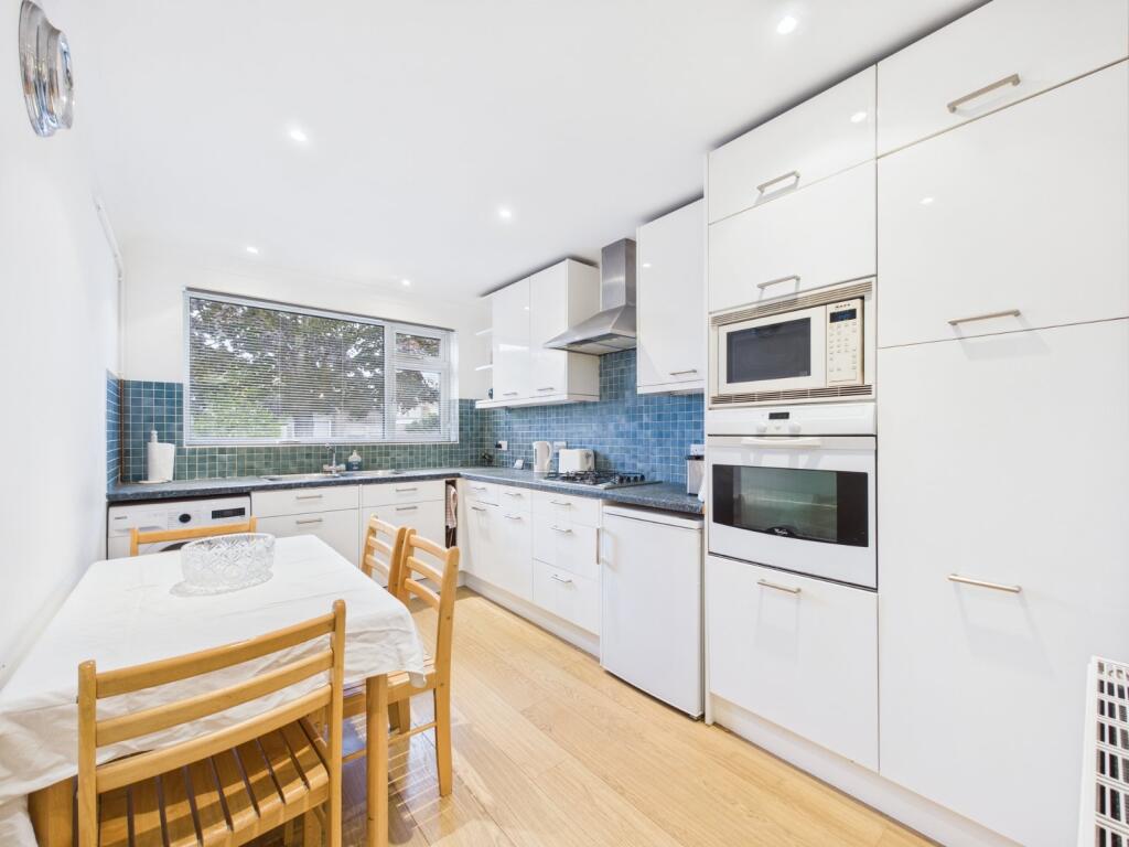 Orchard Close, Ashford, Surrey, TW15 photo 4