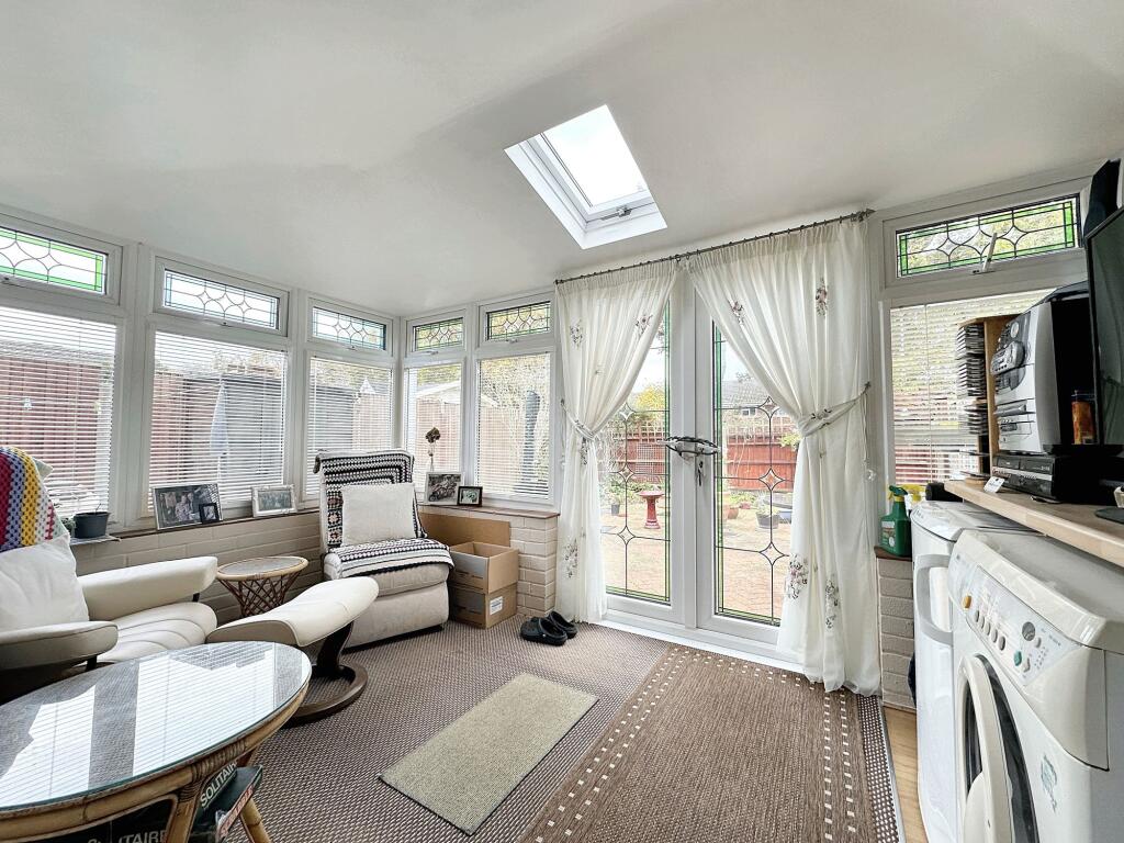 Cambria Drive, Dibden, SO45 photo 3
