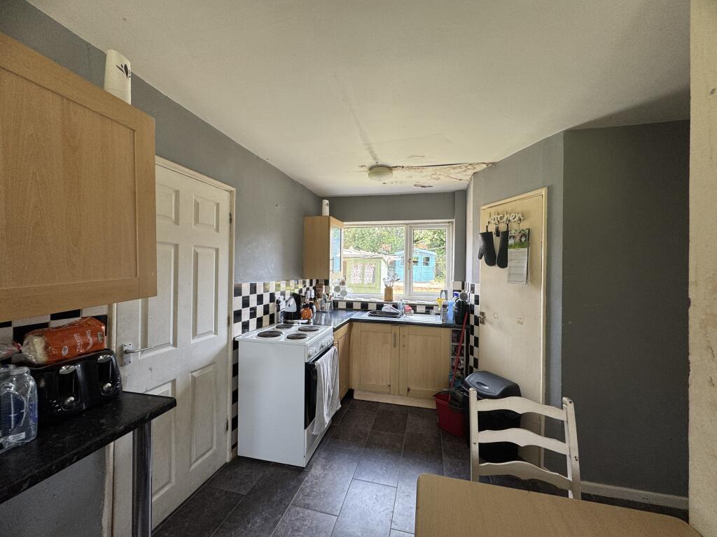 57 Windsor Crescent, Dudley, DY2 8HA photo 4