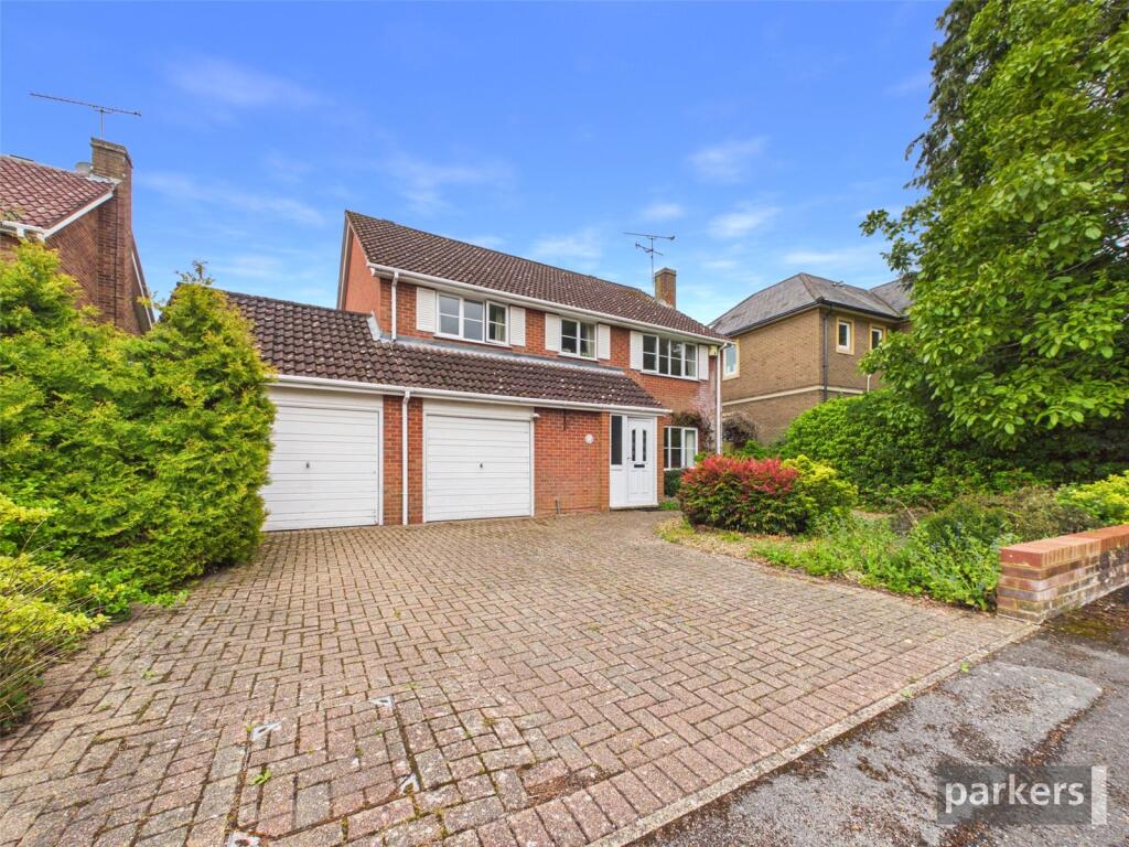 Main image of property: Brackendale Way, Reading, Berkshire, RG6