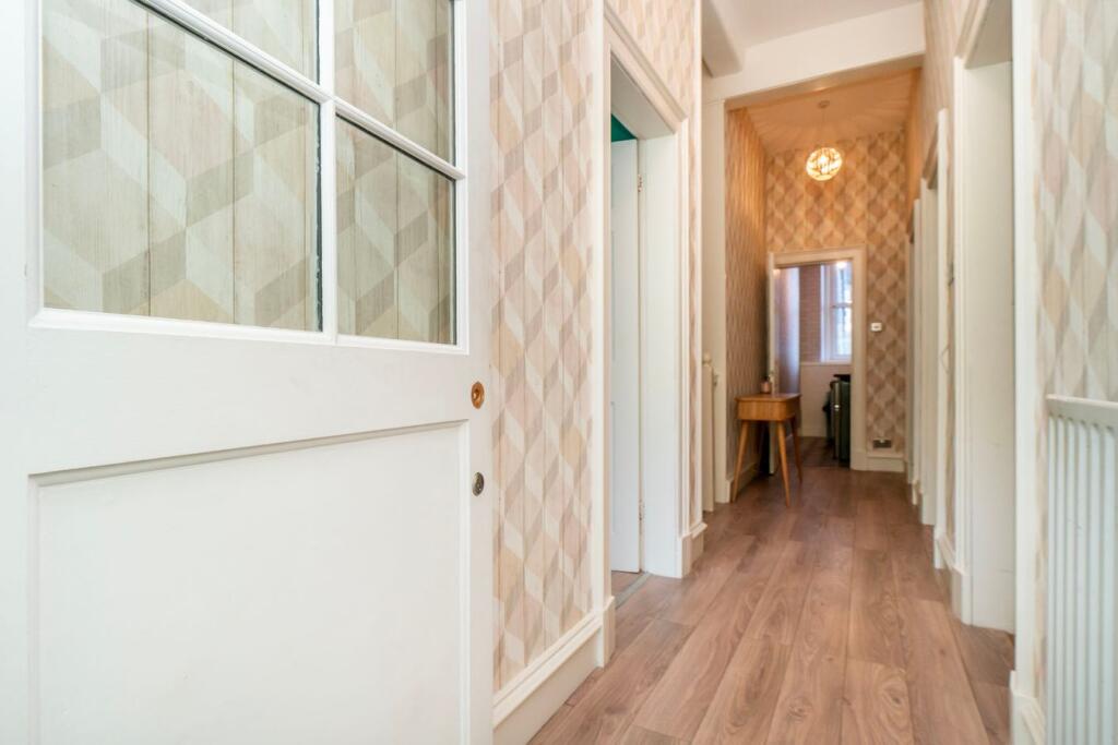 Apartment in Edinburgh - View 3