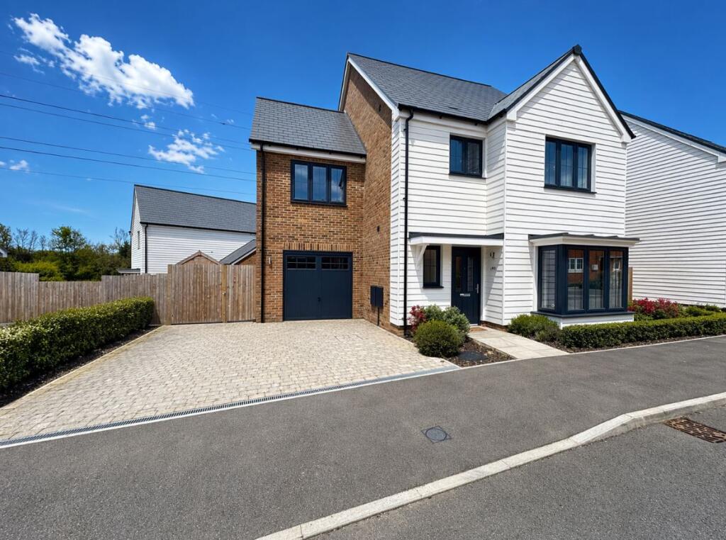 4-bed detached on Meadow View, Grove Park, Ashford, TN25, £525,000