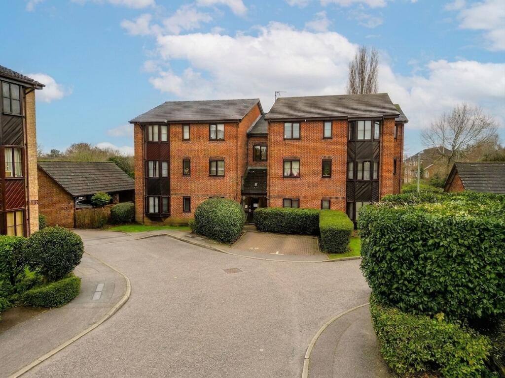Main image of property: Poets Chase, Aylesbury, HP21