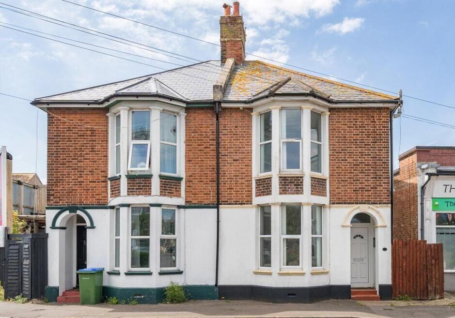 Main image of property: 3 Canada Grove, Bognor Regis, West Sussex, PO21 1DW