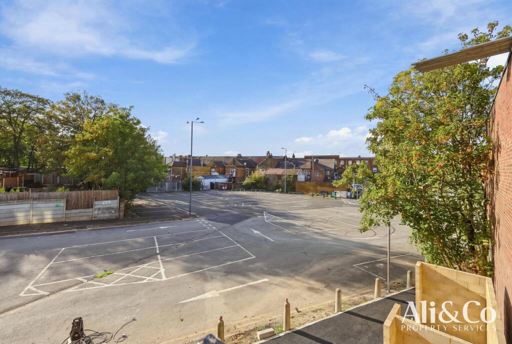 Apartment in Thurrock, Essex - View 4