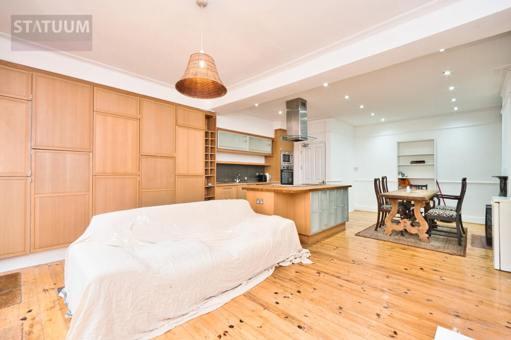 House in London - View 3