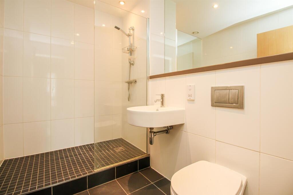 Apartment in Wakefield - More